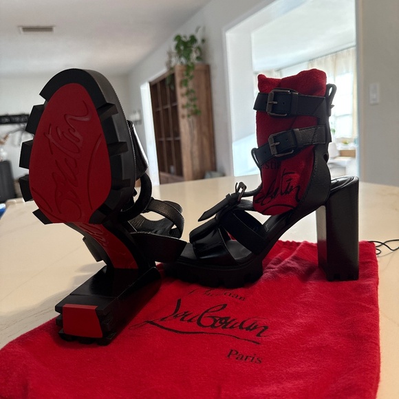 Christina Loubotin Belted T strap - Picture 3 of 3